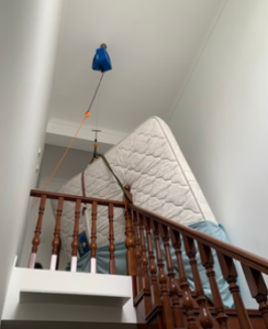 懸掛式電動(dòng)葫蘆可以把床墊吊上二樓